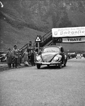 Porsche VW Käfer Prototoyp (1938) - zwei Ur-Käfer beim Bergrennen am Grossglockner