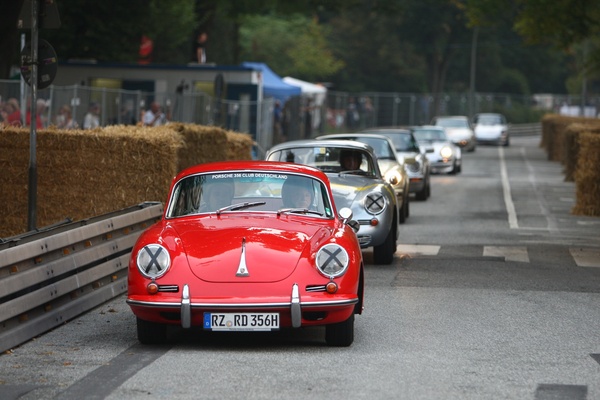 Porsches von 1950 bis 1984 am Hamburg Stadtpark Revival 2014