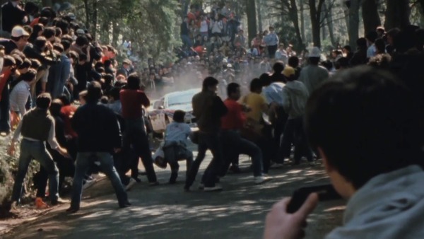Portugal Fans wollen den Rallye Sport spüren wie einen Stierkampf - ganz nah - Standbild aus dem Film "Quattro Jahre" von Helmut Deimel
