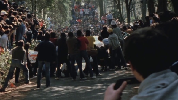 Portugal Fans wollen den Rallye Sport spüren wie einen Stierkampf - ganz nah - Standbild aus dem Film "Quattro Jahre" von Helmut Deimel