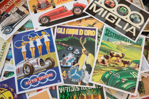 Postkarten zeigen Zeichnungen Aldo Brovarones