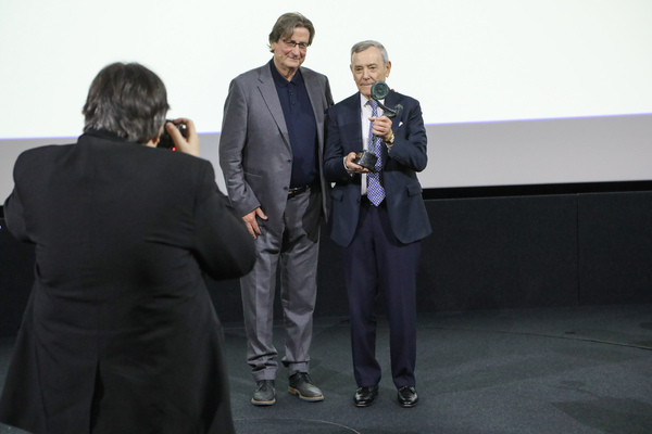 Bild Preistäger des "Lifetime Award" Paul Berger zusammen mit Jury-Mitglied Urs P. Ramseier - Swiss Classic Award 2022