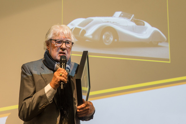 Bild Preisträger Michel Zumbrunn vonr einem 1938er Wanderer Stromlinie – Swiss Classic Award 2021