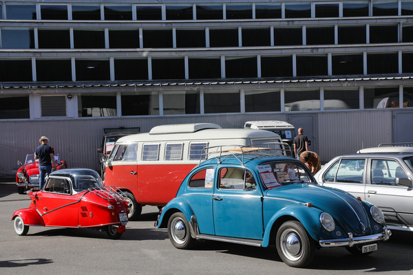 Bild: Privater Fahrzeugmarkt - Gegensätze - VW 1200 und Messerschmitt Kabinenroller - Swiss Classic World 2025