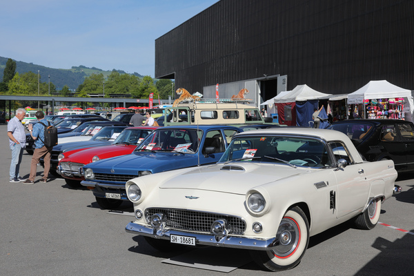 Bild: Privater Fahrzeugmarkt mit Ford Thunderbird - Swiss Classic World 2025