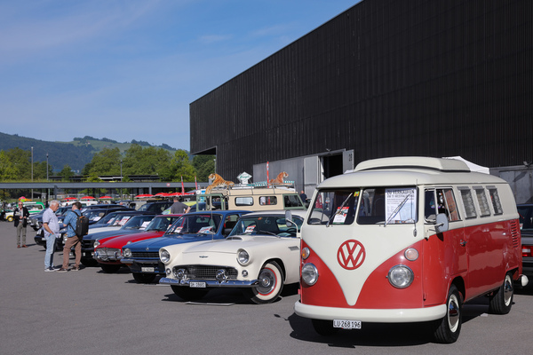 Bild: Privater Fahrzeugmarkt mit VW Bus - Swiss Classic World 2025