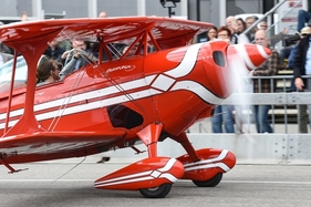 Test run of the sports aircraft in front of an audience - Motorworld Classics Bodensee 2019