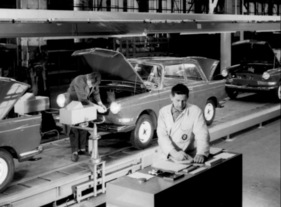 Produktion des BMW 700 im Werk in München im Jahr 1962 (100 Jahre BMW-Werk München) Produktion des BMW 700 im Werk in München im Jahr 1962 (100 Jahre BMW-Werk München)