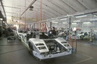 Produktion des Lamborghini Countach im Jahre 1988 - Countach-Fahrzeuge in verschiedenen Fertigstellungszuständen