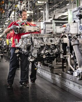 Produktion in den Zuffenhauser Motorenwerken
