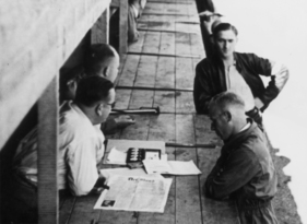 Professionelle Rennvorbereitung der DKW Rennabteilung wie hier beim Grand Prixc von Bern 1937 trugen ihren Teil zum Erfolg bei Professionelle Rennvorbereitung der DKW Rennabteilung wie hier beim Grand Prixc von Bern 1937 trugen ihren Teil zum Erfolg bei