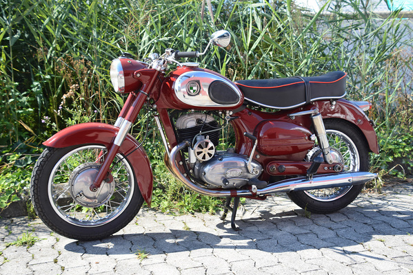 Puch 250 SGS (1954) - als Lot 32 an der Versteigerung der Oldtimer Galerie Toffen am 14. Oktober 2017