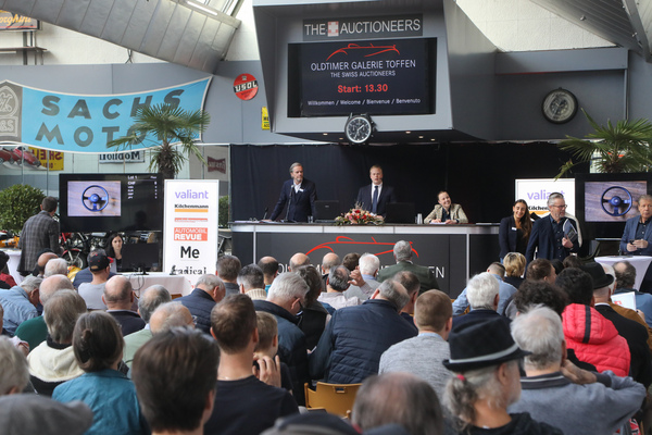 Pünktlicher Beginn, in der Schweiz selbstverständlich - Versteigerung Oldtimer Galerie Toffen am 23. März 2024