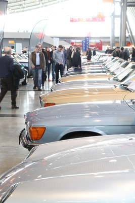 R107-Phalanx, fast so weit das Auge blickt - Retro Classics Stuttgart 2017