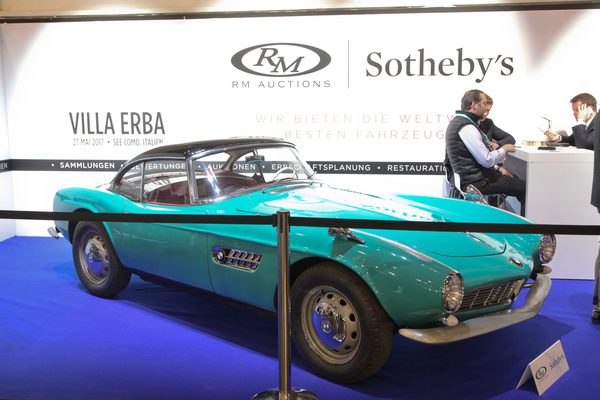 RM/Sotheby's zeigen einen BMW 507 in spezieller Lackierung, der anlässlich von Villa d'Este versteigert werden soll (Techno Classica 2017)