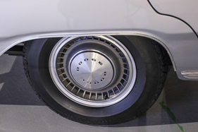 Raddeckel des Dodge VIP - Sonderausstellung "75 Jahre Automontage Schinznach im Verkehrshaus der Schweiz"