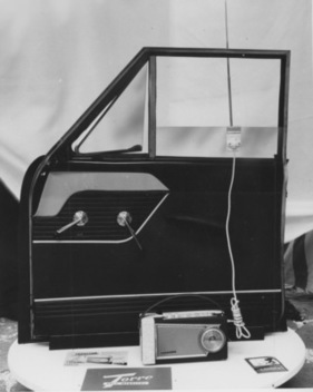 Radioaussenantenne für die Montage an der Seitenscheibe - Genfer Automobilsalon 1959