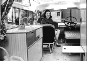 Raffiniert ausgenutzter Raum im Motor-Caravan - beim Camping will man auf nichts verzichten - Genfer Autosalon 1967