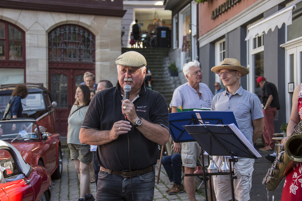 Rainer Klink vom Boxenstop-Museum verkündet um 17:00 Uhr den Publikumsliebling – Tübingen Classic Oldtimerfestival 2024
