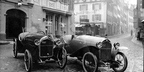Rally (1924) - aufgenommen am Zuger Bergrennen 1924 - zwei französische 1,1-Liter Sportwagen der Marke Rally des Zuger Importeur Paul Schettis