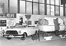 Rambler American Convertible (1962) - vor Plastik-Wohnwagen gespannt, gezeigt am Caravan-Salon in Essen 1962