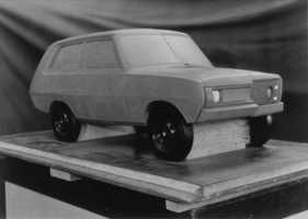 Range Rover (1970) - Design-Modell um 1966/1967 - es zeigt schon in Richtung Serienmodell