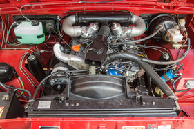 Range Rover (1974) - Leichtmetall-V8-Motor mit 3,5 Litern Hubraum und zwei SU-Vergasern