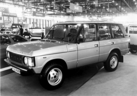 Range Rover (1982) - am Genfer Automobilsalon von 1982 - seit 1981 als Viertürer lieferbar und ein grosser Erfolg, 85% der Käufer in der Schweiz ziehen ihn dem Zweitürer vor