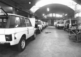 Range Rover 4 Door Monteverdi Design (1980) - Umbau vom Zwei- zum Viertürer bei Fissore