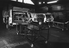 Range Rover 4 Door Monteverdi Design (1980) - Umbau vom Zwei- zum Viertürer bei Fissore