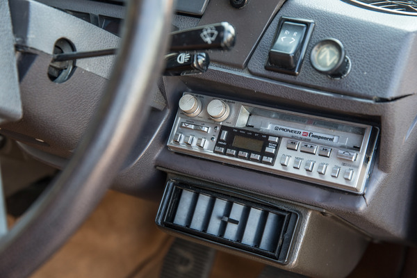 Range Rover 4 Door Monteverdi Design (1982) - Top-of-the-Line-Pionieer Kassettenradio mit Auto-Reverse