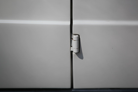 Range Rover 4 Door Monteverdi Design (1982) - aussenliegende Scharniere für die Vordertüren