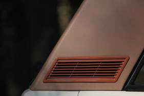 Range Rover 4 Door Monteverdi Design (1982) - farblich nicht unbedingt passende Lüftungsgitter