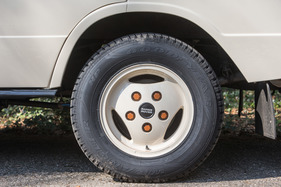 Range Rover 4 Door Monteverdi Design (1982) - fette Reifen, Aluräder