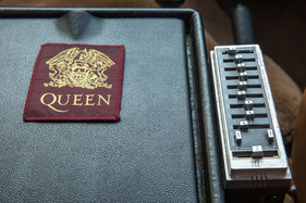 Range Rover 4 Door Monteverdi Design (1982) - ob die Queen wohl am Black-Sabbath-Sound Geschmack gefunden hätte - trotz Equalizer?