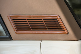 Range Rover 4 Door Monteverdi Design (1982) - über die Farbkombination lässt sich streiten