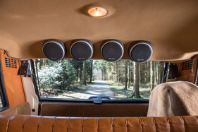 Range Rover 4 Door Monteverdi Design (1982) - vier zusätzliche Lautsprecher liess sich der Erstbesitzer im Dachbereich einbauen