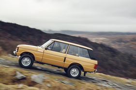Range Rover "Classic" (1978) - komplett neu aufgebaut im Werk ("reborn"), fotografiert in Wales Range Rover "Classic" (1978) - komplett neu aufgebaut im Werk ("reborn"), fotografiert in Wales
