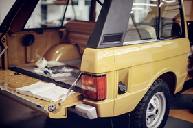 Range Rover "Classic" (1978) - komplett neu aufgebaut im Werk ("reborn")