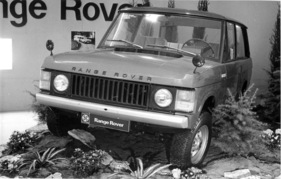 Range Rover  - Edel-Geländewagen dank origineller, robuster Kombi-Karosserie und 3,5-Liter-V8-Motor - am Genfer Automobilsalon 1974
