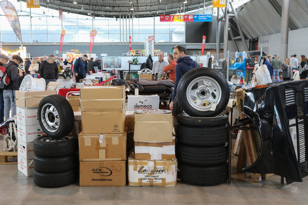 Rare Ferrari-Teile in der Halle 5 zu verkaufen - 24. Retro Classics Stuttgart 2025