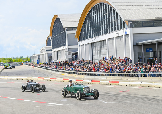 Bild: Rassige Demonstrationsfahrten an der Klassikwelt 2023
