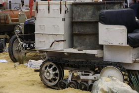 Raupenfahrzeuge in der Kégresse-Sonderschau – Rétromobile Paris 2025