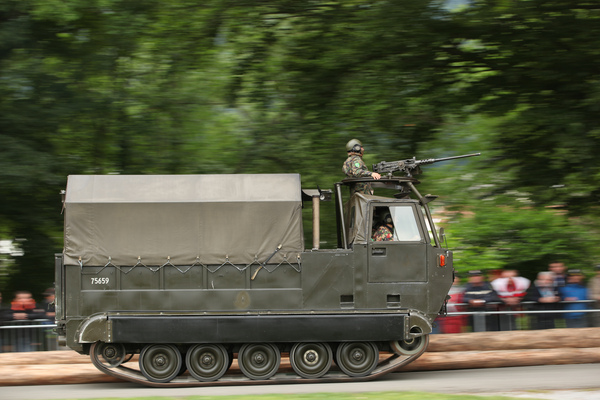 Raupentransportwagen M 548 von 1968 - Militär-Corso am GP Brugger Schachen 2015