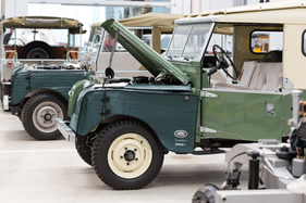 "Reborn"-Arbeiten an Land Rover und Range Rover im neuen Gebäude