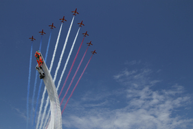Red Arrows ziehen ihre Show ab - Goodwood Festival of Speed 2015 Red Arrows ziehen ihre Show ab - Goodwood Festival of Speed 2015