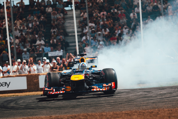 Red Bull F1 vor dem Goodwood House - Goodwood Festival of Speed 2025