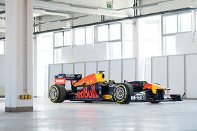 Red Bull Racing RB6 Show Car (2010) - als Lot 105 an der RM Sotheby's Versteigerung in München am 18. Oktober 2025