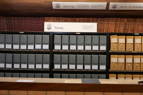 Regale mit Akten zu den Modellen 20:25 HP, 25:30 HP und frühen Wraith