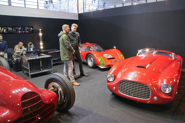 Rege Diskussionen bei Zweimüller - Rétromobile Paris 2018